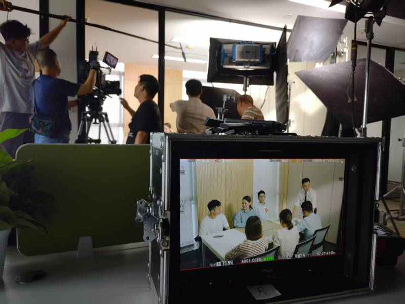 运河区TVC拍摄公司：科技产品视觉化大师，诠释未来感与功能美学